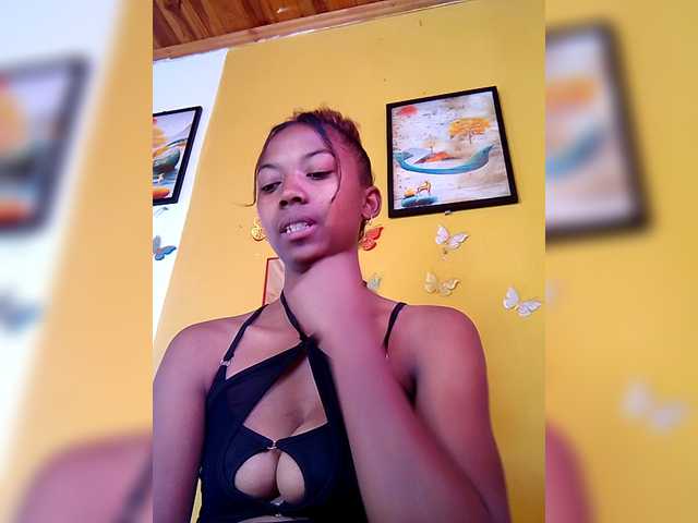 Sahsahsexy live cam on BongaCams
