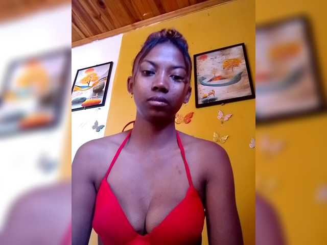 Sahsahsexy live cam on BongaCams