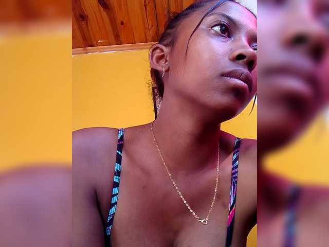 Sahsahsexy live cam on BongaCams