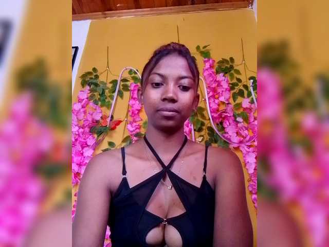 Sahsahsexy live cam on BongaCams