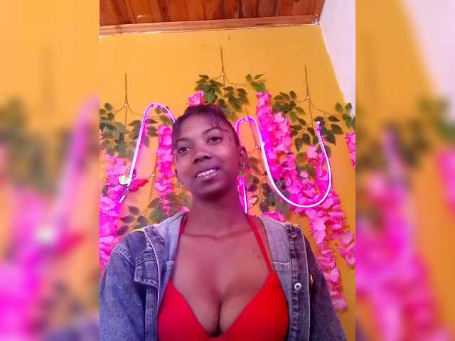Sahsahsexy live cam on BongaCams