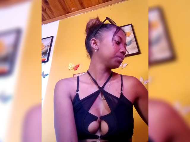Sahsahsexy live cam on BongaCams
