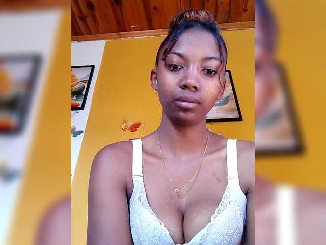 Sahsahsexy live cam on BongaCams