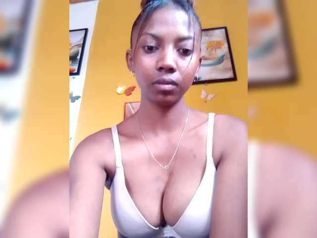Sahsahsexy live cam on BongaCams