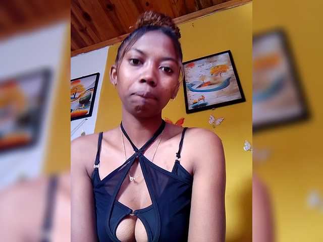 Sahsahsexy live cam on BongaCams