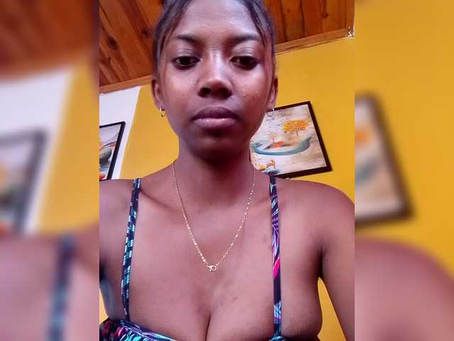 Sahsahsexy live cam on BongaCams