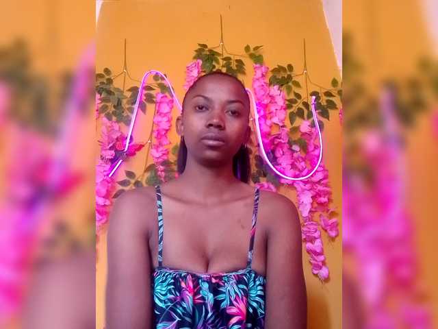 Sahsahsexy live cam on BongaCams