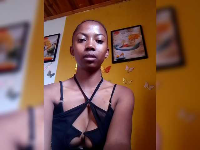 Sahsahsexy live cam on BongaCams