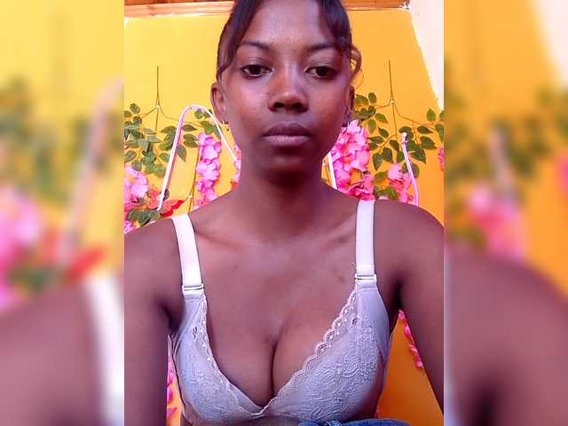 Sahsahsexy live cam on BongaCams