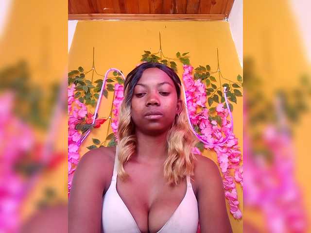 Sahsahsexy live cam on BongaCams