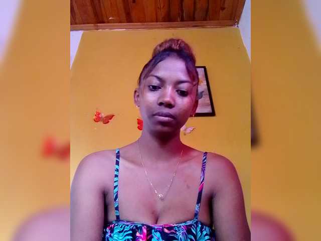 Sahsahsexy live cam on BongaCams