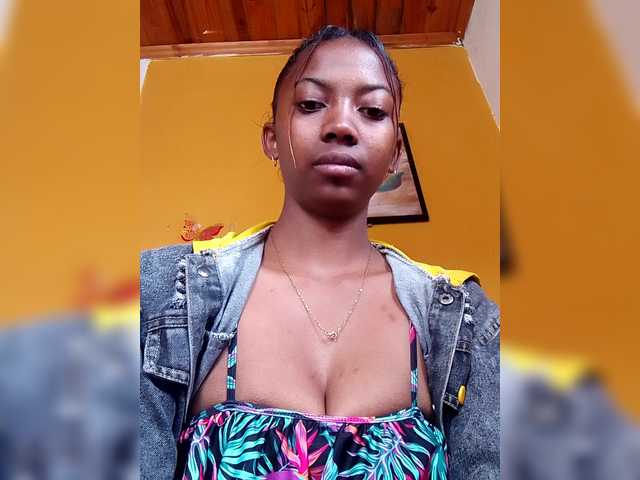 Sahsahsexy live cam on BongaCams