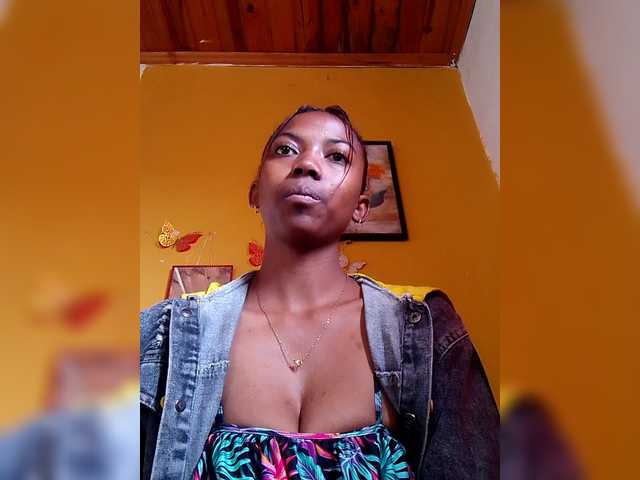 Sahsahsexy live cam on BongaCams