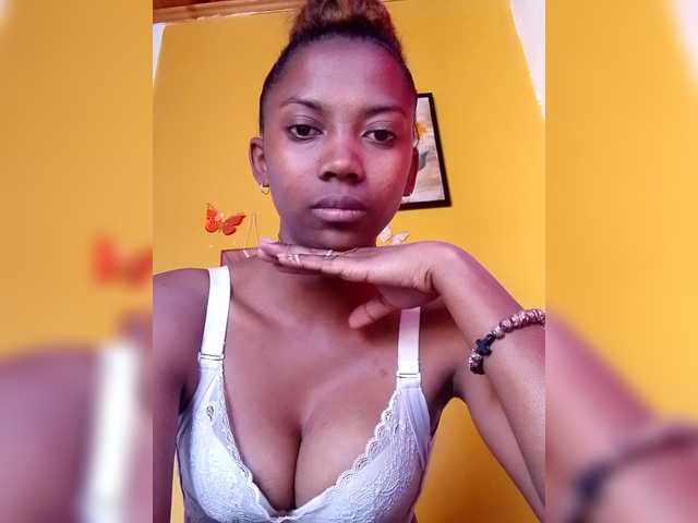 Sahsahsexy live cam on BongaCams