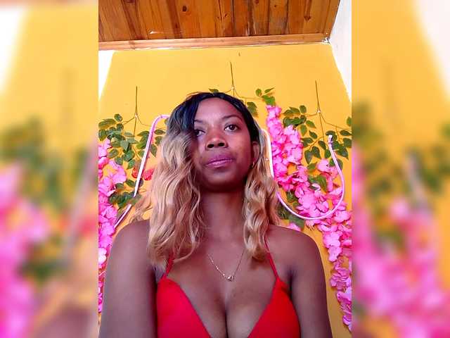 Sahsahsexy live cam on BongaCams
