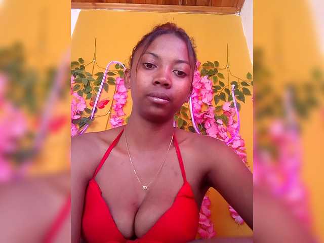 Sahsahsexy live cam on BongaCams