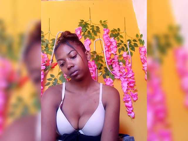 Sahsahsexy live cam on BongaCams