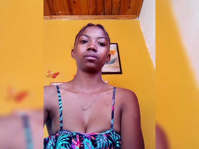 Sahsahsexy live cam on BongaCams