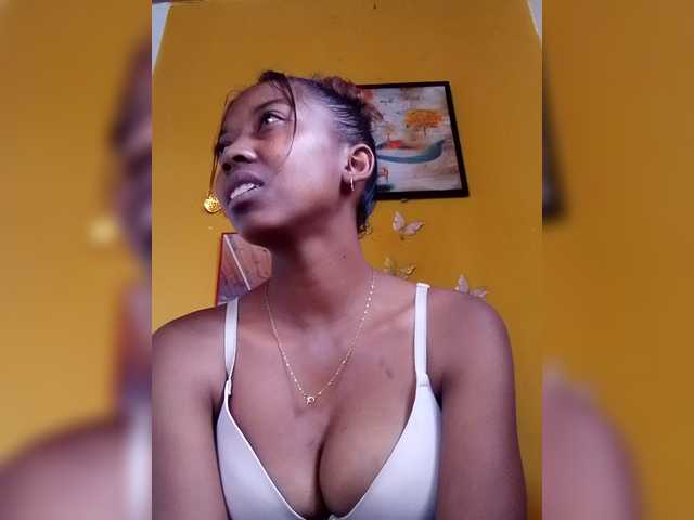 Sahsahsexy live cam on BongaCams