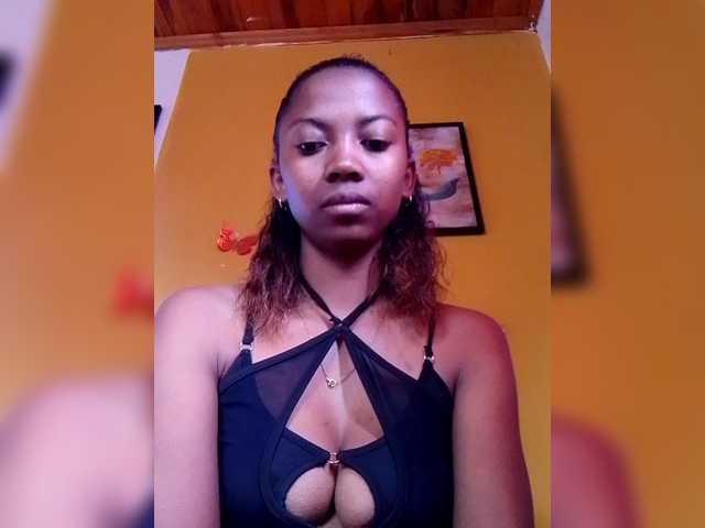 Sahsahsexy live cam on BongaCams