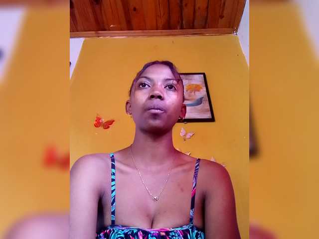 Sahsahsexy live cam on BongaCams