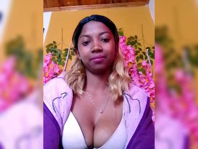 Sahsahsexy live cam on BongaCams