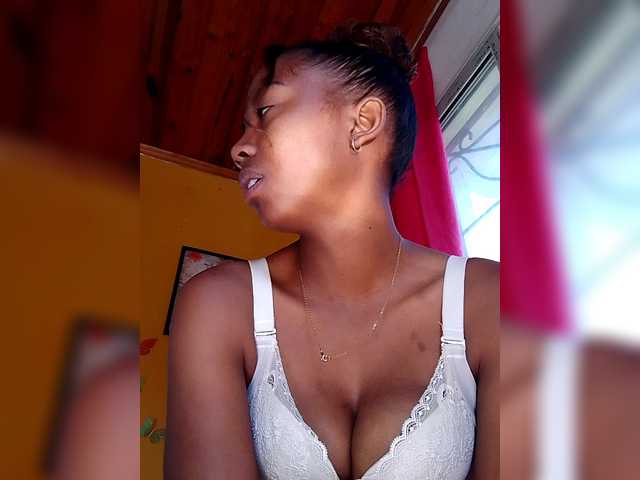 Sahsahsexy live cam on BongaCams