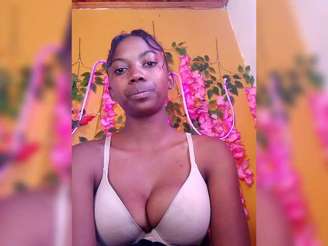 Sahsahsexy live cam on BongaCams