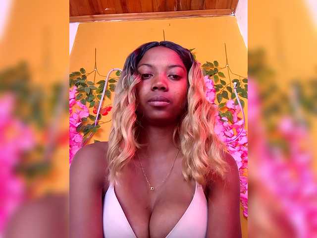 Sahsahsexy live cam on BongaCams