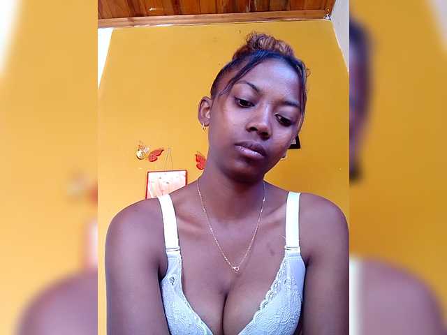 Sahsahsexy live cam on BongaCams
