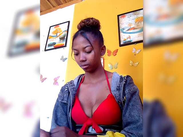 Sahsahsexy live cam on BongaCams
