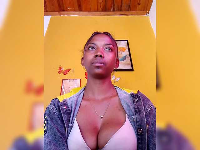 Sahsahsexy live cam on BongaCams