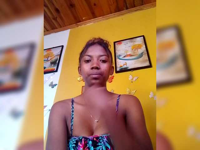 Sahsahsexy live cam on UnifiedCams