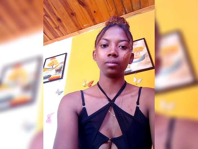 Sahsahsexy live cam on BongaCams