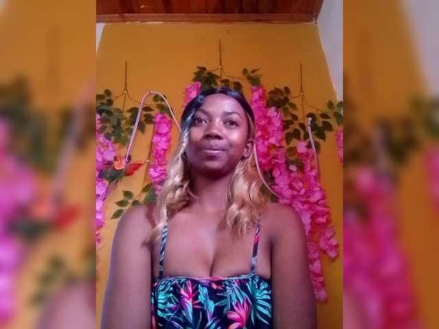 Sahsahsexy live cam on BongaCams