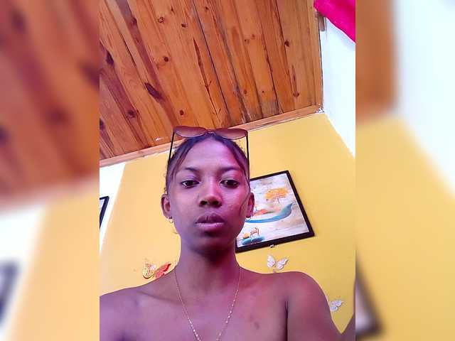 Sahsahsexy live cam on BongaCams