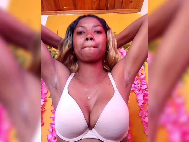 Sahsahsexy live cam on BongaCams