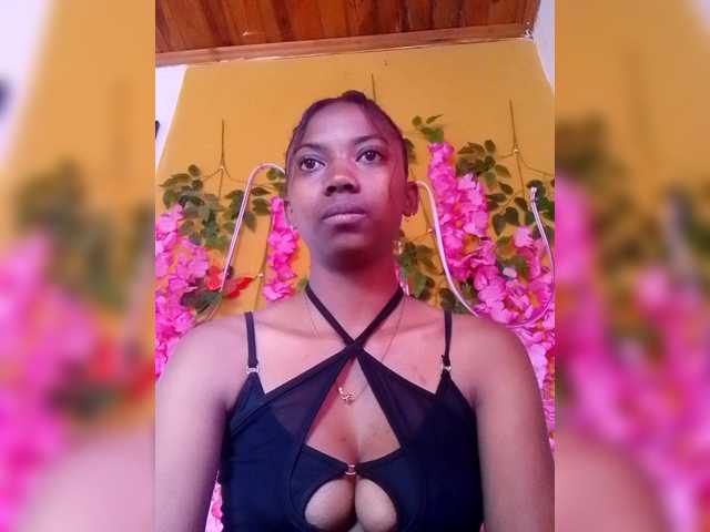 Sahsahsexy live cam on BongaCams
