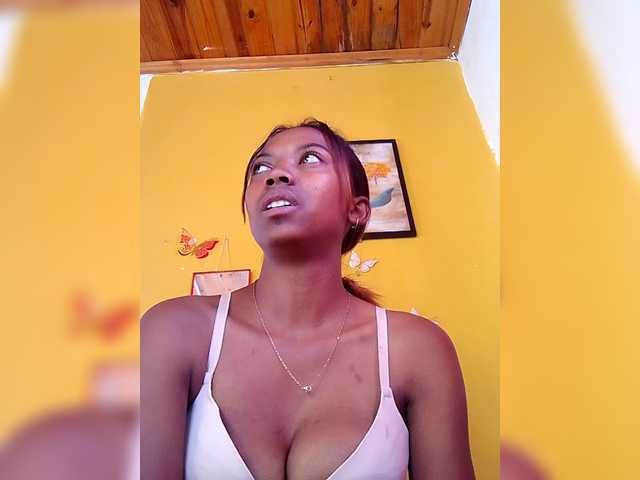 Sahsahsexy live cam on BongaCams