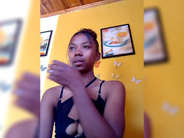 Sahsahsexy live cam on BongaCams