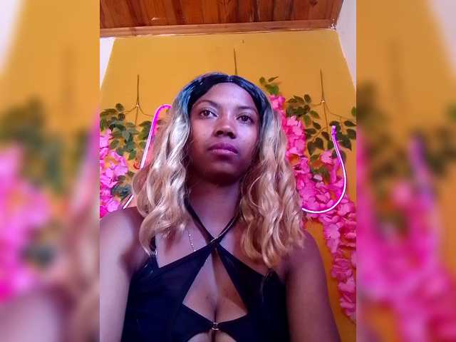 Sahsahsexy live cam on BongaCams
