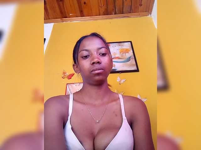 Sahsahsexy live cam on BongaCams