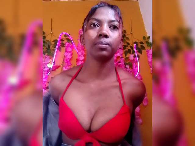Sahsahsexy live cam on BongaCams