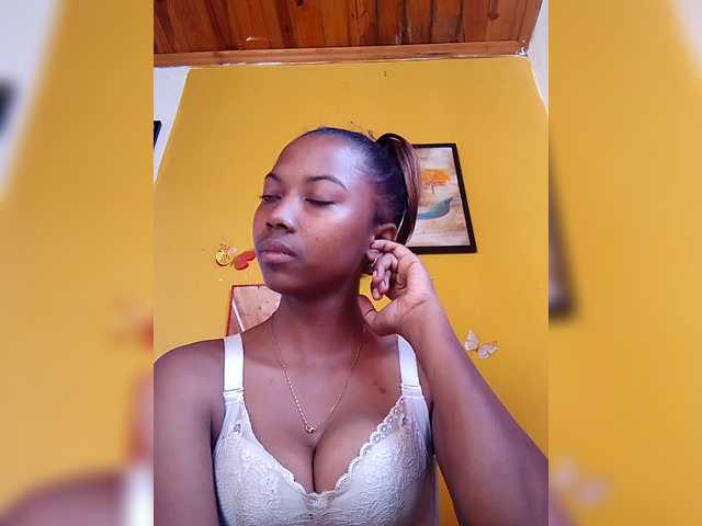 Sahsahsexy live cam on BongaCams