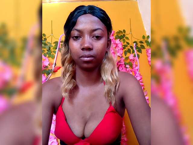 Sahsahsexy live cam on BongaCams