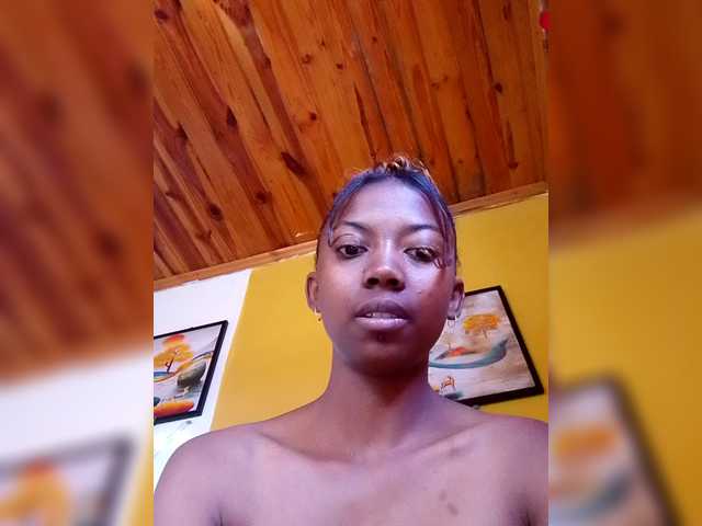 Sahsahsexy live cam on BongaCams