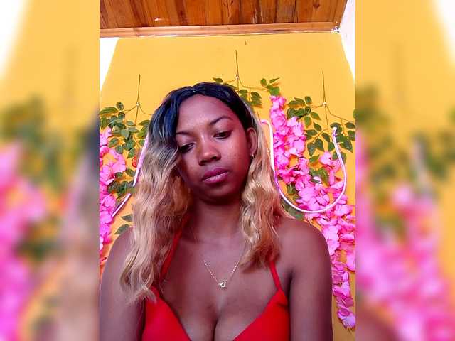 Sahsahsexy live cam on BongaCams