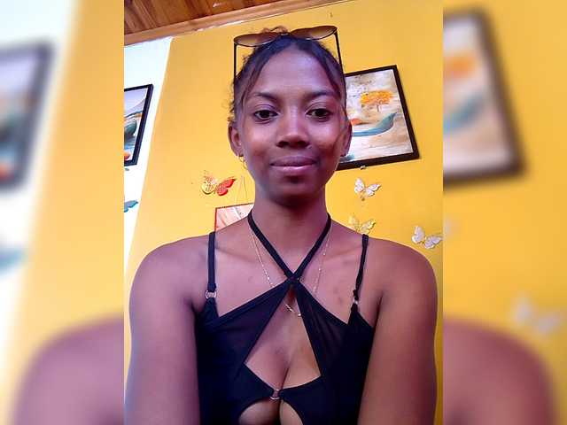 Sahsahsexy live cam on BongaCams
