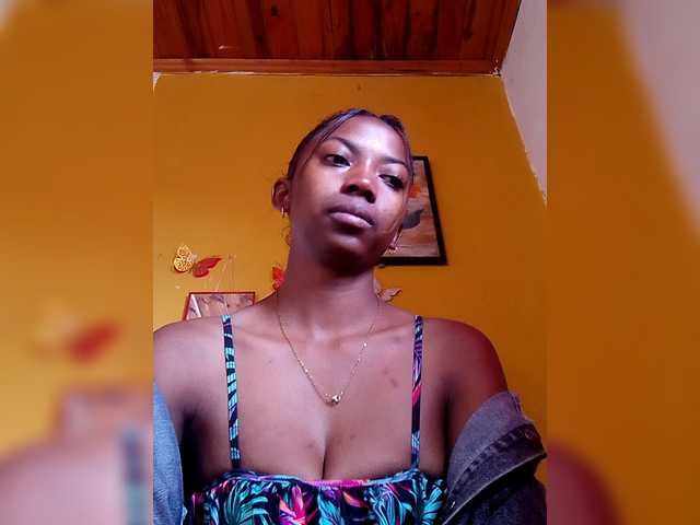 Sahsahsexy live cam on BongaCams