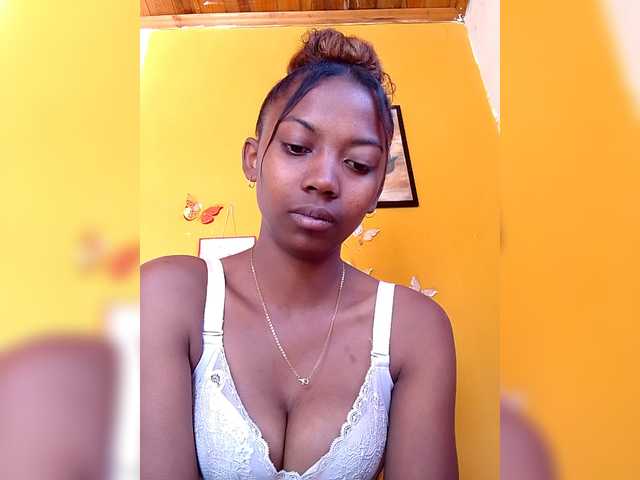 Sahsahsexy live cam on BongaCams